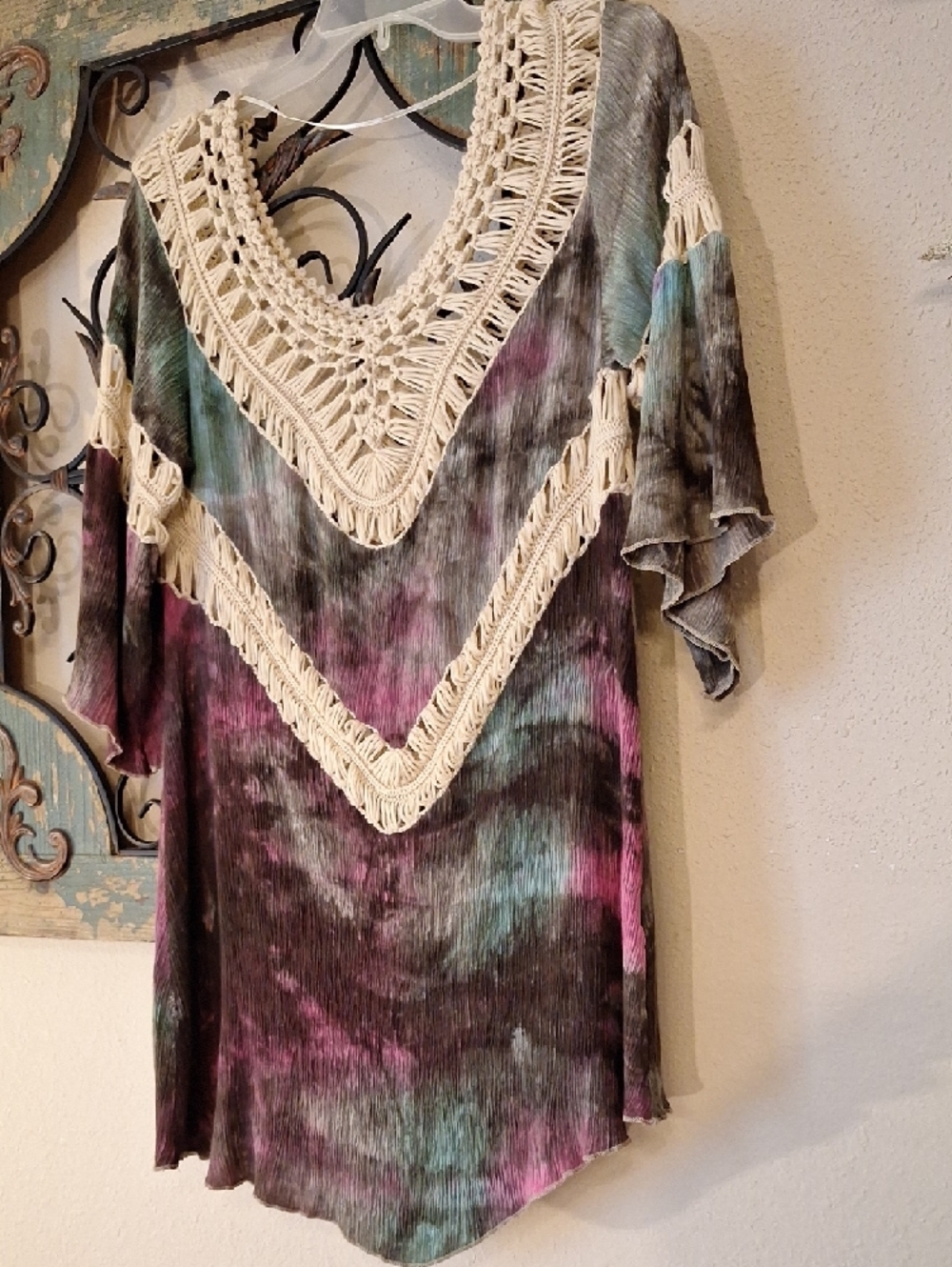 Umgee Crochet V‑Neck Tie‑Dye Tunic. NWOT Size Small